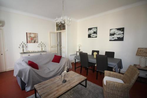 Appartement Cannes 3 PIECES RUE D'ANTIBES 63 Rue d'Antibes, Cannes, France Cannes