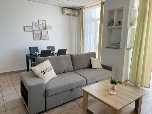 Appartement Cannes : Agréable et lumineux appartement vue mer Rue Félix Faure Cannes