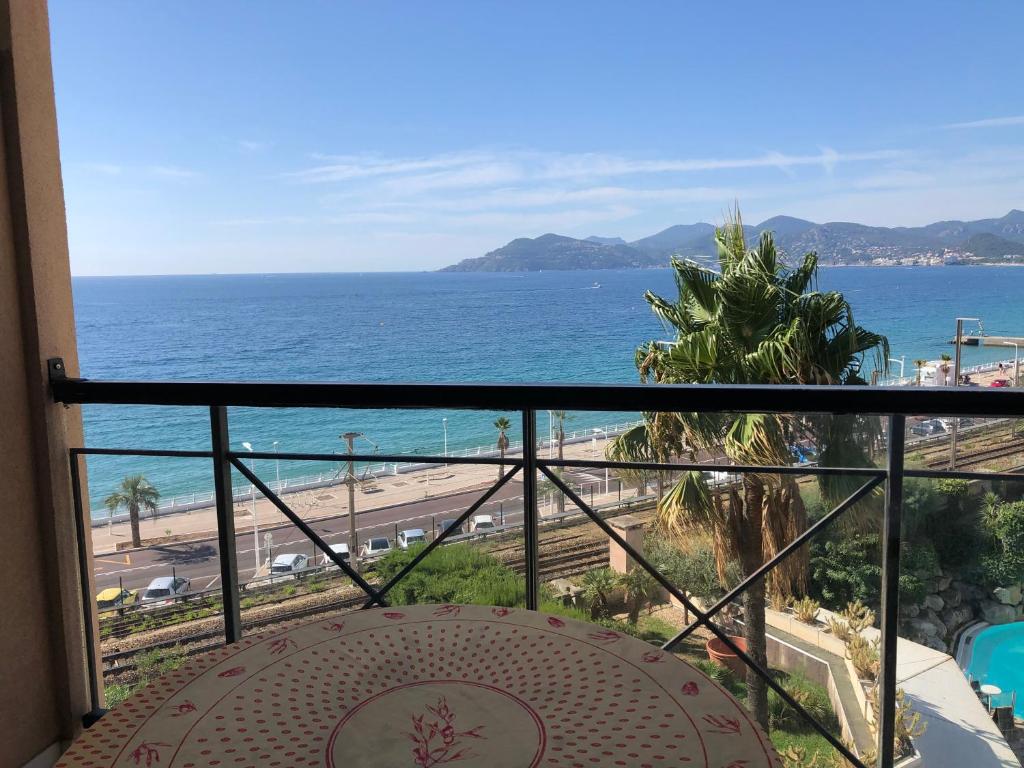 Appartements Cannes apartment with balcony and sea view 6 Rue de la Verrerie, 06150 Cannes