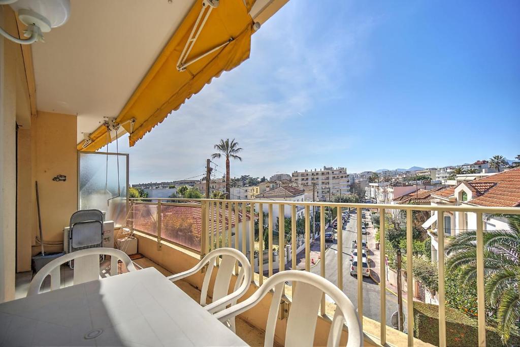 Appartement Cannes beaches 3 mn Super quiet 1 BR - 6 PAX with balcony by Olam Properties 12 avenue du Cèdre, 06400 Cannes