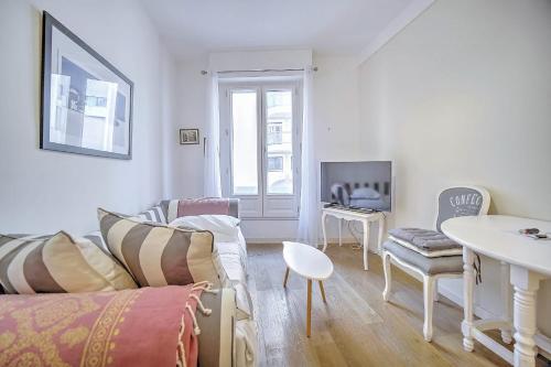 Appartement Cannes Carré d'Or Cozy 1 BR w balcony - 2 Pax - Croisette Palais 1 mn walk 11 rue Batéguier Cannes