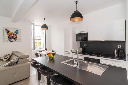 Appartement Cannes heart of town 2 BR Fully renovated - 4 6 pax - 5 mns to Palais 2 place Gambetta 2D Cannes