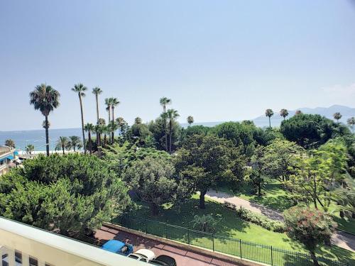 Cannes la Croisette, Baoli 4 beds, balcony,parking Cannes france