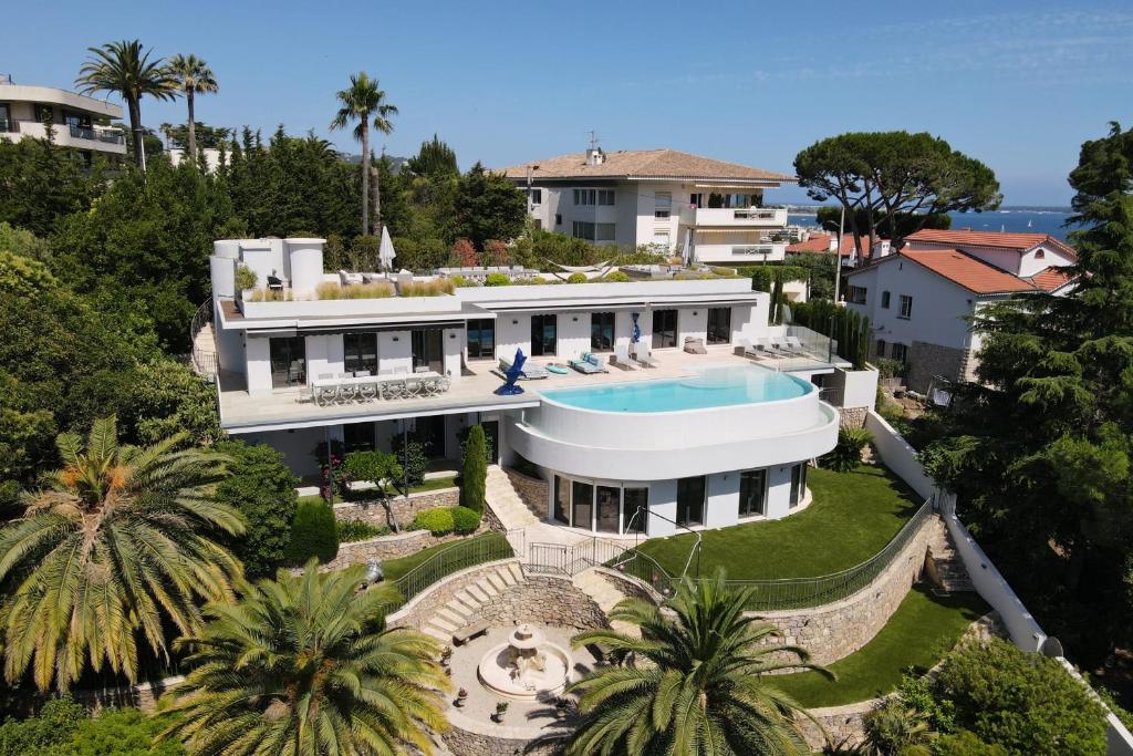 Villa Cannes Luxury Rental - Panoramic Sea View Villa 11 Chemin de Beausite, 06400 Cannes