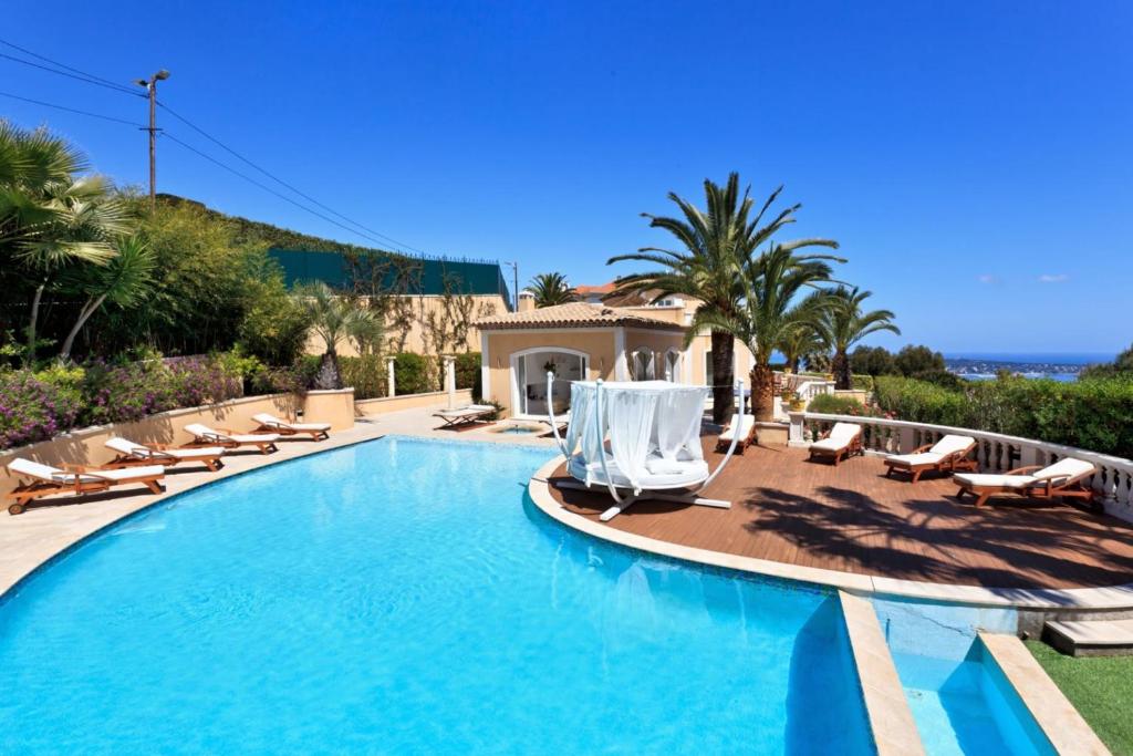 Villa Cannes Luxury Rental - Prestigious villa to rent in the hills of Cannes Boulevard de l'Aube Villa deux Iles, 06220 Vallauris