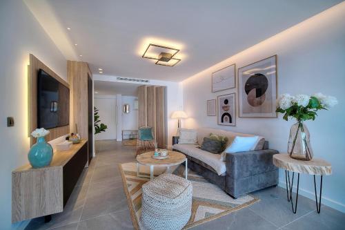 Appartement Cannes Luxury Rental - Stunning sea front apartment 263 boulevard des Italiens Villeneuve-Loubet