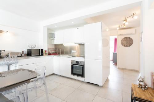 Appartement Cannes premium 3 BR 2 bath fully renovated heart of town by Olam Properties 6 Rue Lecerf Athénée 3ème étage Cannes