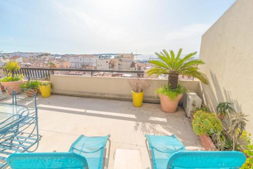 Appartement Cannes Stunning sea and old town view for our full comfort 3 BR with balcony by Olam Properties 27 Bis Bd de la Ferrage Rés Les Allées Bat B Cannes