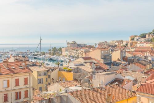 Cannes Stunning sea and old town view for our full comfort 3 BR with balcony by Olam Properties Cannes france