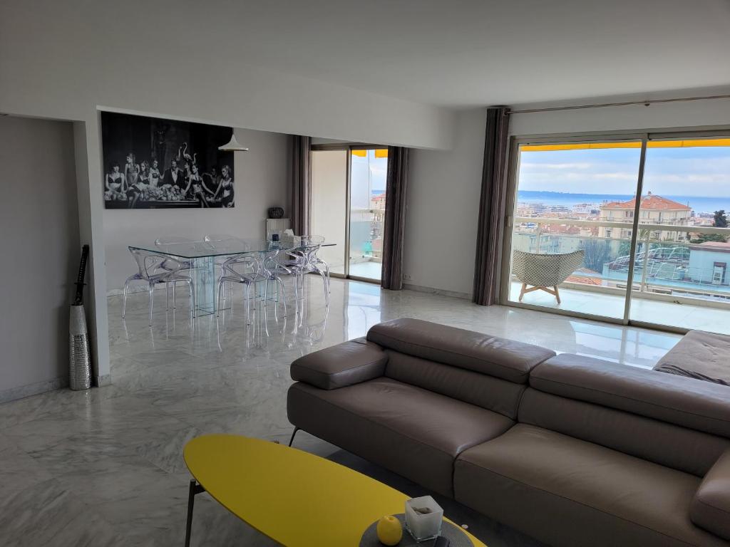 Appartement CANNES Superbe appartement vue mer panoramique 20 Rue Campestra, 06400 Cannes
