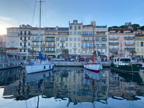 Cannes Vieux Port , true seafront& view , wifi& Location 10, BBC & Disney Cannes france