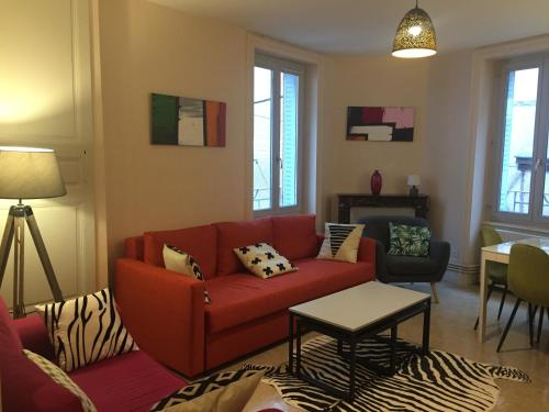 CAP COUTELLERIE T2 et T4 Thiers hypercentre- horaires adaptables- Idéal PROS et GROUPES Thiers france