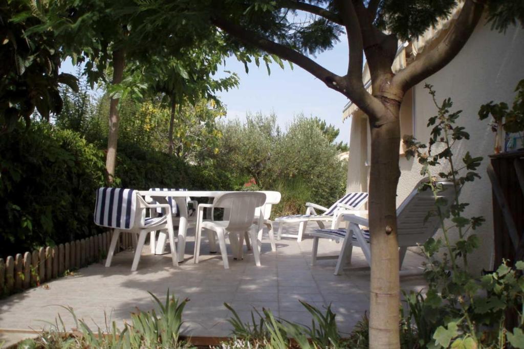 Villa Cap d' Agde Naturiste Hélio-village villa 19 4, rue des Néréides Hélio-village V 19, 34300 Le Cap d\'Agde