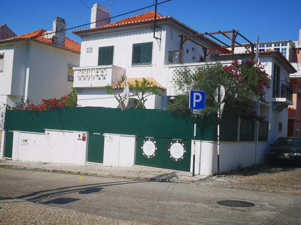 Maison d'hôtes Caparica Surf Villa Rua Capitão Ribeiro da Cruz nº17, 2825-400 Costa da Caparica