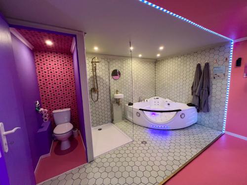 Capsule Disco - jacuzzi - billard - home cinema - nintendo switch Douai france