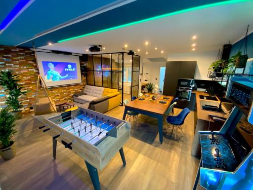 Capsule Gaming balnéo & billard & babyfoot & sauna 2 chambres Valenciennes france