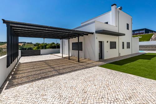 Captivating 4-Bed House in Cadaval district-Lisbon Torre portugal