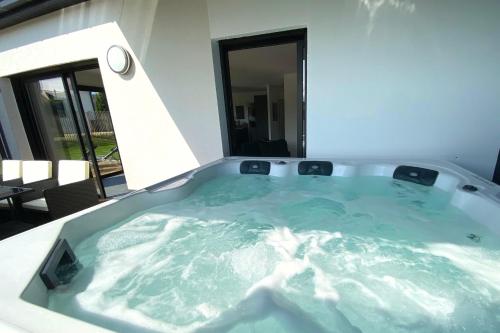 Maison de vacances CARANTEC MAISON NEUVEJACUZZI JARDIN 8 personnes AVENUE DES FRANCAIS LIBRES Carantec