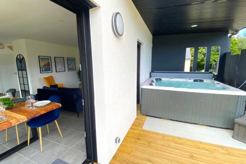 CARANTEC MAISON NEUVEJACUZZI JARDIN 8 personnes Carantec france