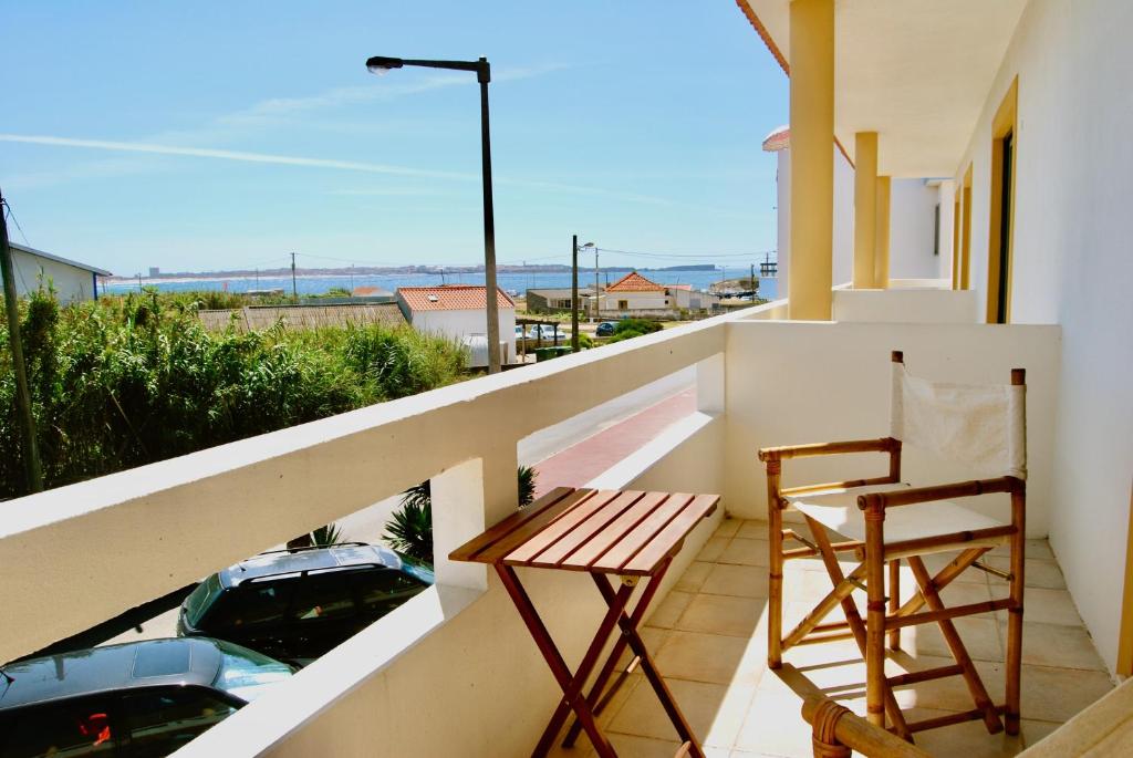 Maison de vacances Carlos House - Baleal beach, Sunny balcony, Shared pool 170c Avenida do Mar, 2520-101 Baleal