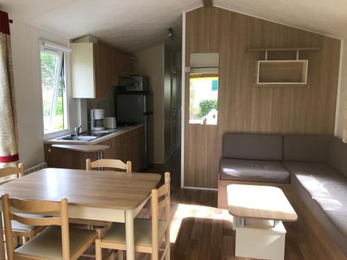 Camping Carnac - Mobil Home - 5 pers - 2 ch - Camping Moulin de Kermaux 4* - Piscine Route de Kerlescan Carnac