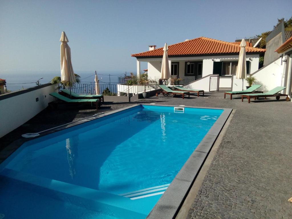 Maison de vacances casa agapanthe piscine et vue mer rua dotor germano goncalves no14, 9370-242 Estreito da Calheta