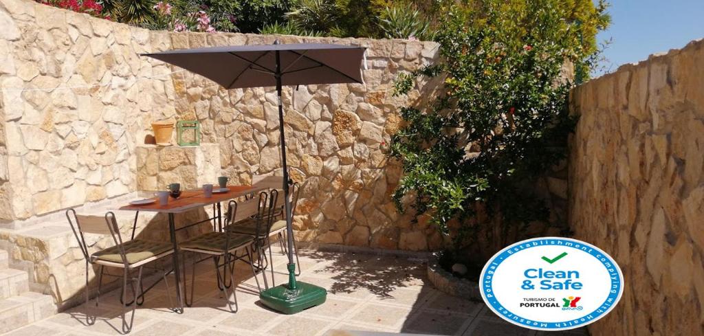 Maison de vacances Casa Alfarroba Rua das Bicas 41, 8650-017 Barão de São Miguel