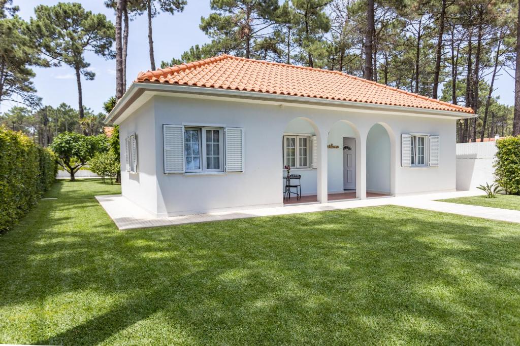 Maison de vacances CASA AROEIRA - Beach bungalow near Lisbon Avenida Sacadura Cabral,  168 / 168A, 2820-660 Charneca