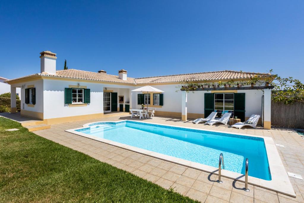 Maison de vacances Casa Asami - Beautiful villa with private pool e311 Urbanização Vale da Telha, 8670-156 Aljezur