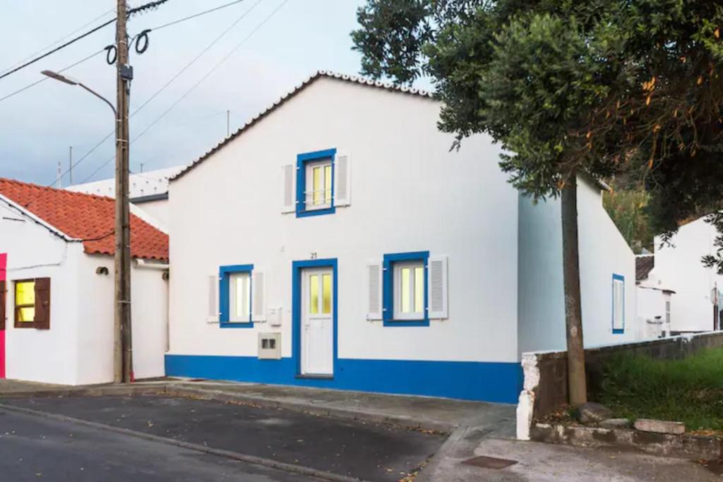 Maison de vacances Casa Azul: A magic place in an authentic space 21 Rua da Areia, 9555-145 Mosteiros