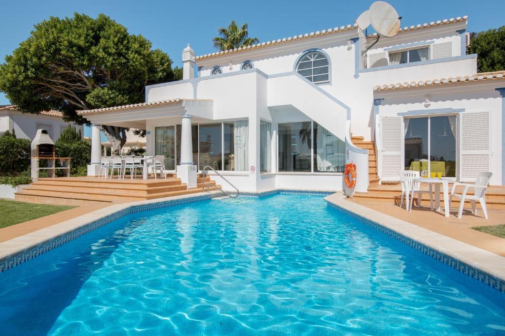 Villa Casa Azul Caminho da Praia Grande, Lote 15, 8200-669 Albufeira