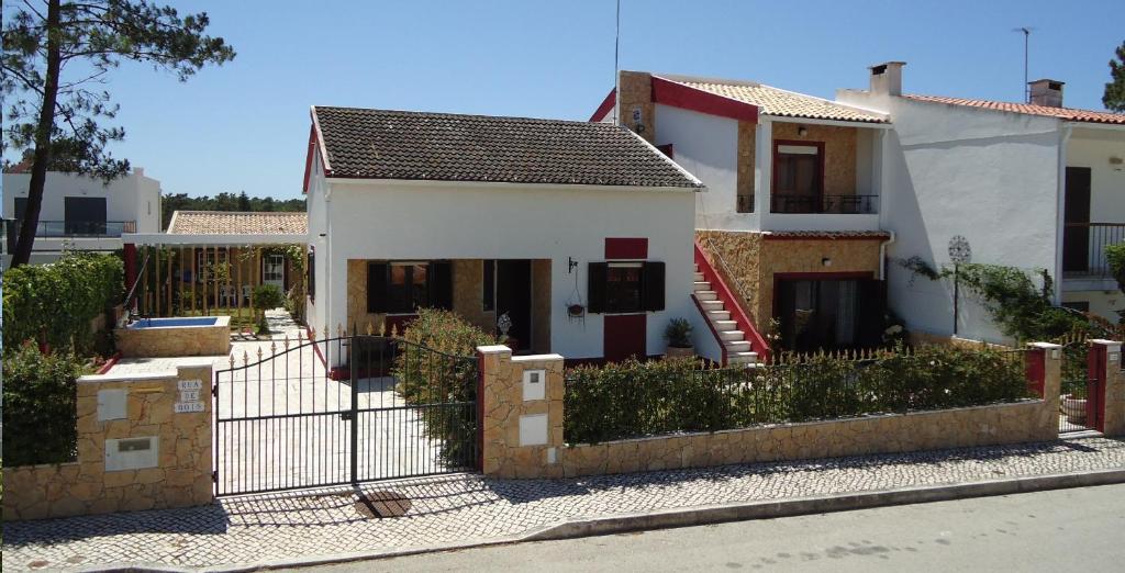 Maison de vacances Casa da LAGOA (Sesimbra) Rua DAMIÃO de GÓIS, 10, 2970-426 Lagoa de Albufeira