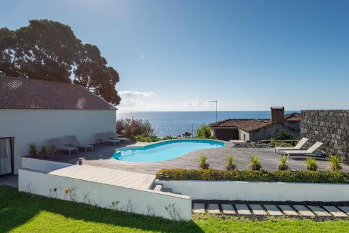 Casa das Pereiras Calheta de Nesquim portugal