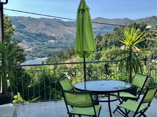 Casa de Casarelhos - T2 - Vistas rio - Gerês - Lenha - Lareira com recuperador de calor para aquecimento Gerês portugal