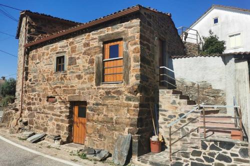 Casa do Linho 400 year old country cottage Oleiros portugal