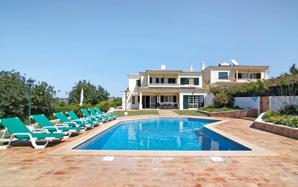 Villa Casa dos Avós Cortelhas, 8200-440 Albufeira