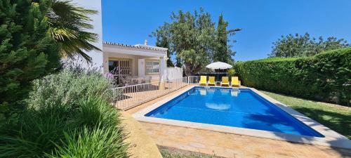 Villa Casa Dos Cedros Rua das Amendoeiras Quinta dos Álamos, lote 35 Guia