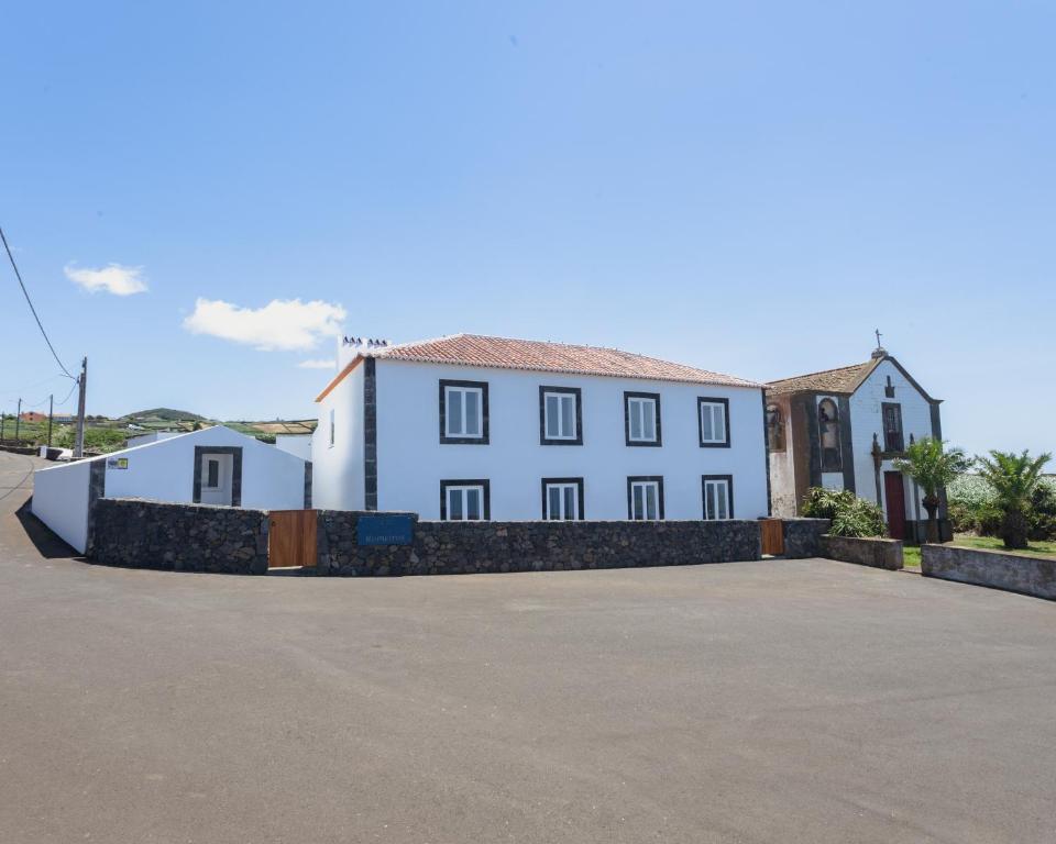 Séjour à la ferme Casa dos Romeiros Rua da Nossa Senhora da Ajuda, 9700-471 Santa Bárbara