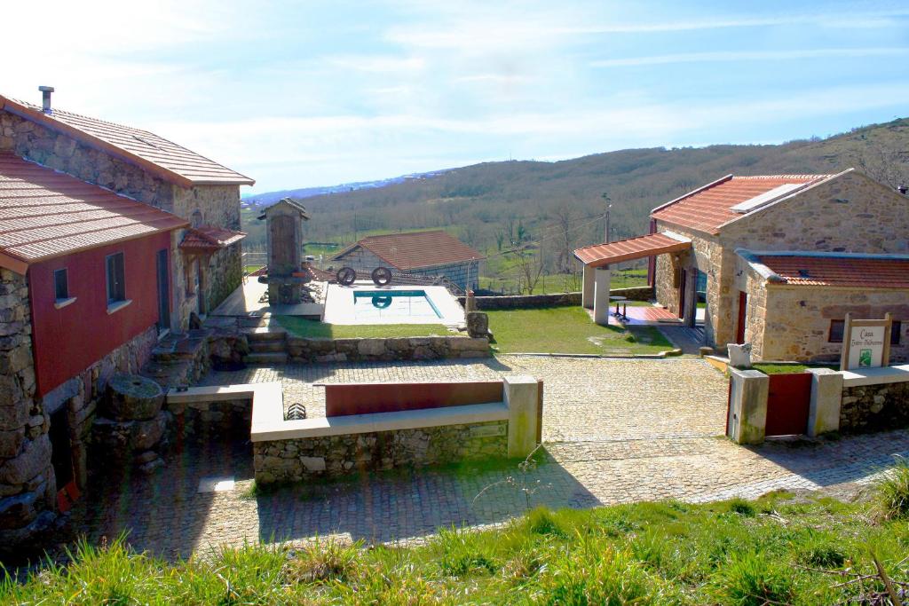 Villas Casa Entre-Palheiros e Casa do Canastro Rua entre-Palheiros, 5470-250 Montalegre