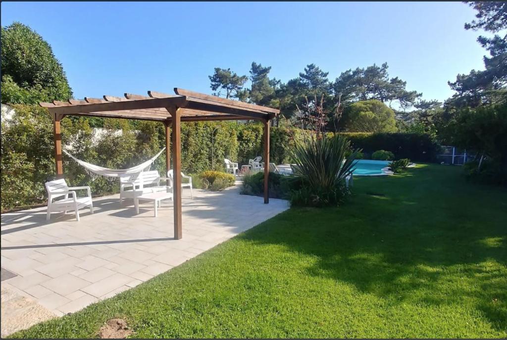 Maison de vacances Casa Girassol with a beautiful private Pool and Garden 91 Avenida do Atlântico, 2705-284 Sintra