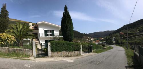 Maison de vacances Casa Largo da Igreja R. da Igreja Teixeira Baião N196 Teixeira