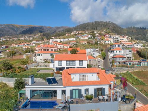 Casa Lira Arco da Calheta portugal