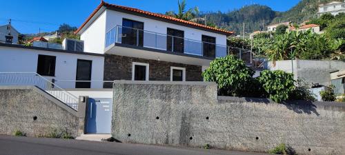 Casa Magic Vieira New well located with services Arco da Calheta portugal