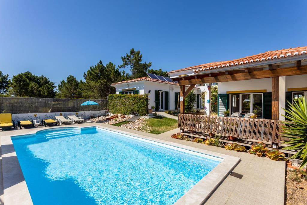Villa Casa May - Spacious family home with great outdoors! Urbanização Vale da Telha H7, 8670-156 Aljezur
