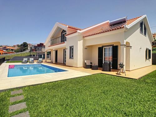 Casa Mes Amis by MHM Relógio do Poiso portugal