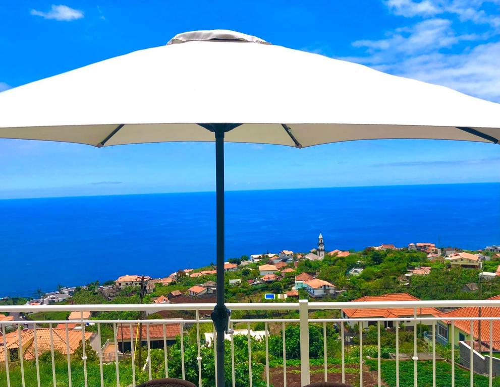 Maison de vacances Casa Neves three bedrooms and fantastic sea view Rua dos Palheiros N-41, 9370-054 Arco da Calheta