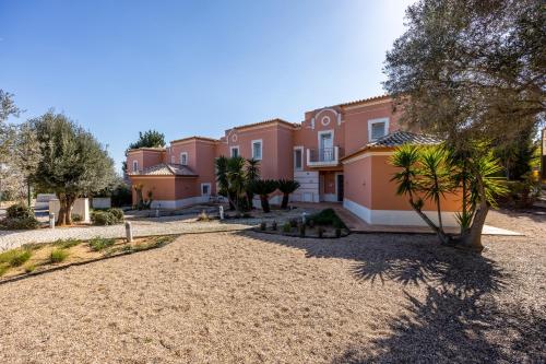 Maison de vacances Casa Pequena Vale da Pinta Linked Villa 302D Estômbar