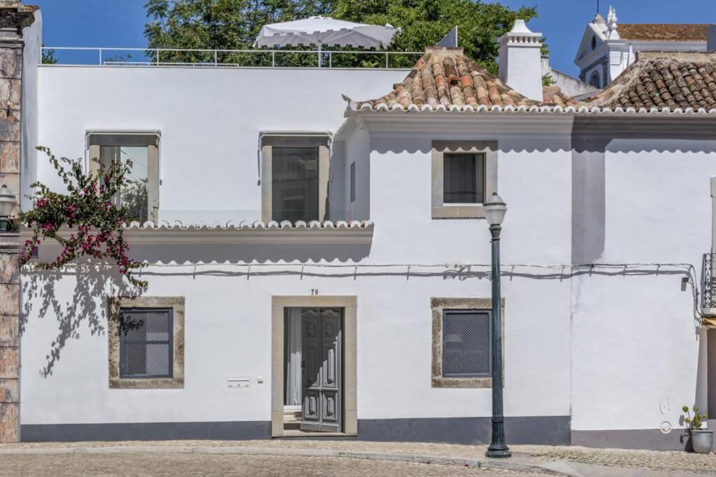 Villa Casa Trindade, encanto no coração de Tavira 78 Rua da Liberdade, 8800-399 Tavira