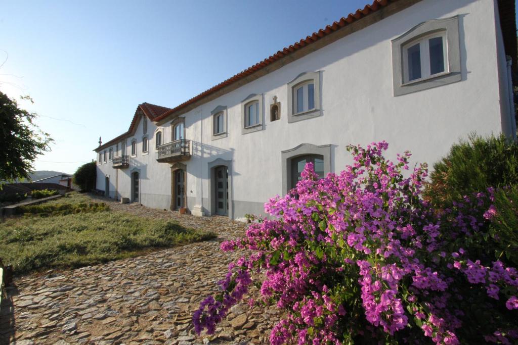 Maison d'hôtes Casal De Tralhariz - Turismo De Habitacao Rua Central, Lugar De Tralhariz, 5140-136 Tralhariz