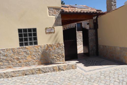 Casas de Calcário Casa da Relva Pia Furada portugal